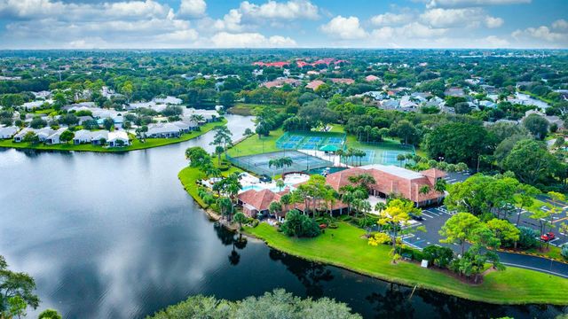 405 Harbour Pointe Way, Greenacres, FL 33413