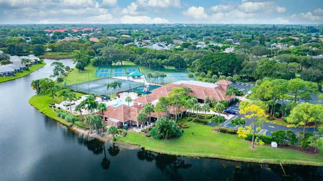405 Harbour Pointe Way, Greenacres, FL 33413