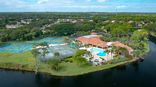 405 Harbour Pointe Way, Greenacres, FL 33413