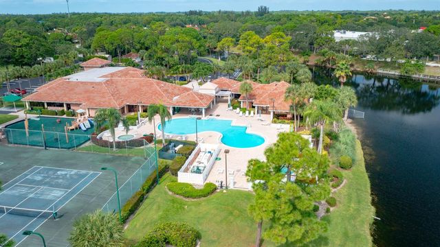 405 Harbour Pointe Way, Greenacres, FL 33413