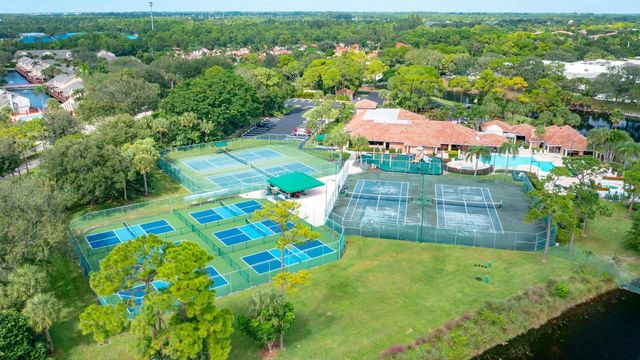 405 Harbour Pointe Way, Greenacres, FL 33413