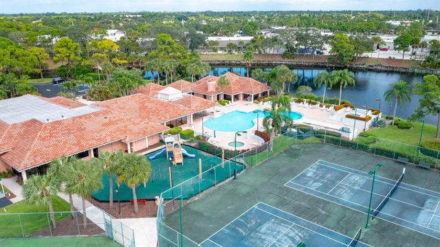 405 Harbour Pointe Way, Greenacres, FL 33413