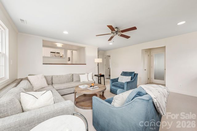 6929 Knightswood Drive, Charlotte, NC 28226