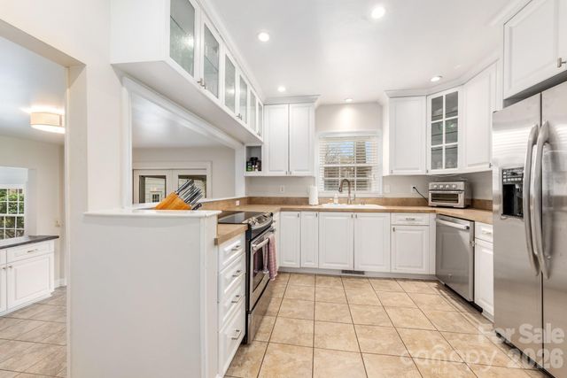 6929 Knightswood Drive, Charlotte, NC 28226