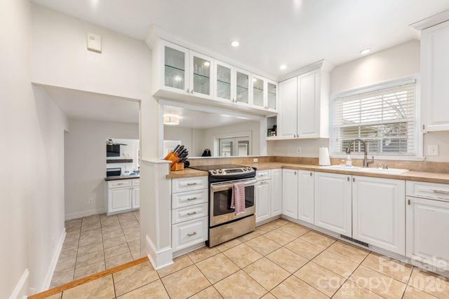 6929 Knightswood Drive, Charlotte, NC 28226