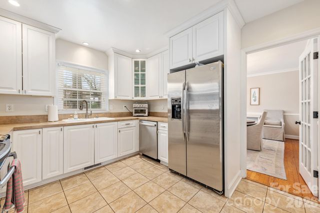 6929 Knightswood Drive, Charlotte, NC 28226