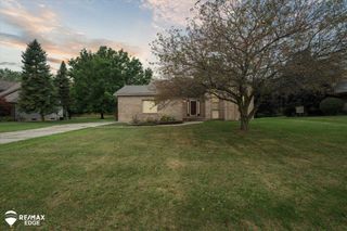 2411 Briar Creek Lane, Burton, MI 48509