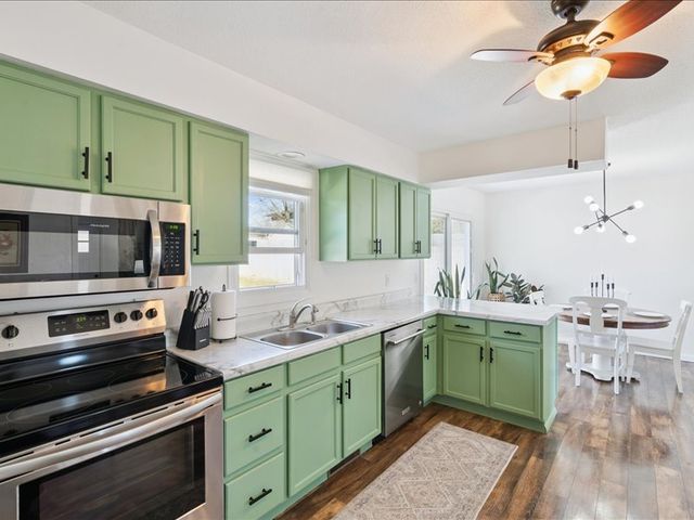 2514 W 60TH Street, Davenport, IA 52806