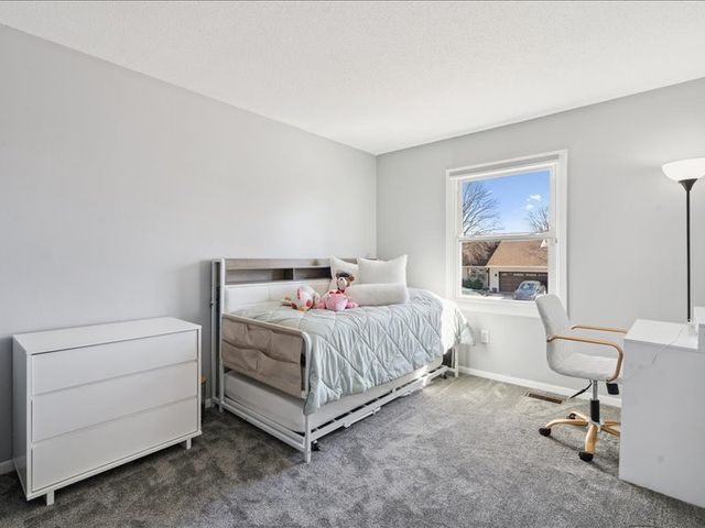 2514 W 60TH Street, Davenport, IA 52806