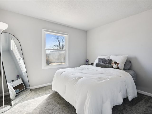 2514 W 60TH Street, Davenport, IA 52806