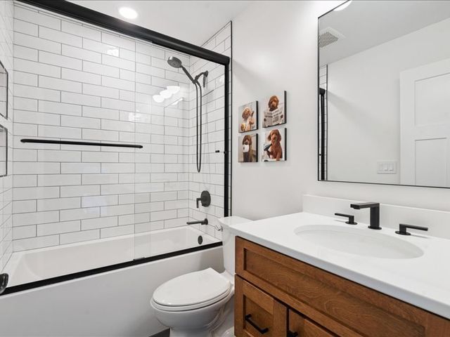 2514 W 60TH Street, Davenport, IA 52806