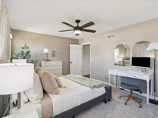 2514 W 60TH Street, Davenport, IA 52806