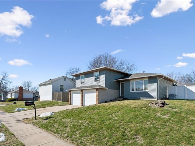 2514 W 60TH Street, Davenport, IA 52806