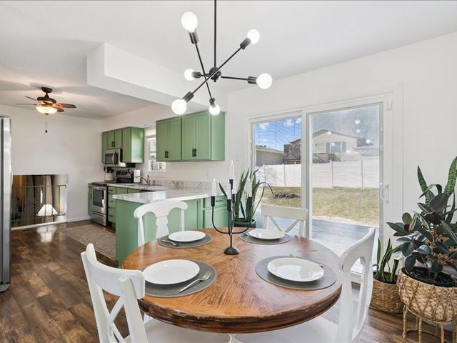 2514 W 60TH Street, Davenport, IA 52806