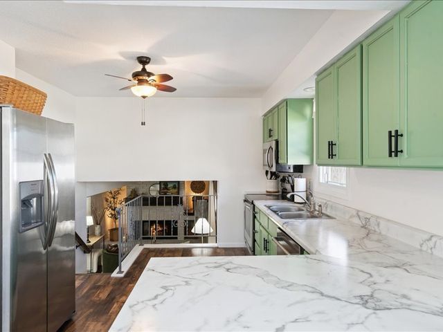 2514 W 60TH Street, Davenport, IA 52806