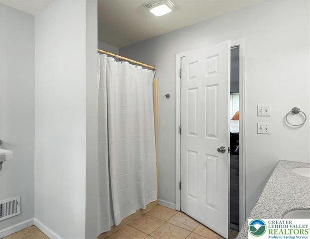 210 Swartsburo Drive, Pike, PA 18371