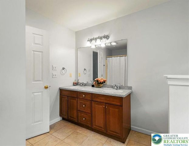 210 Swartsburo Drive, Pike, PA 18371