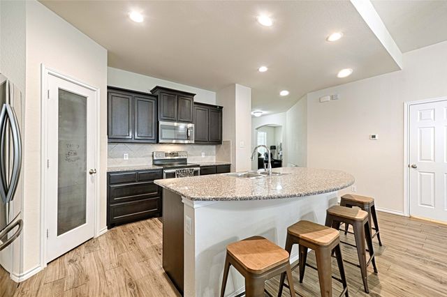 401 Sandhurst Drive, Crowley, TX 76036