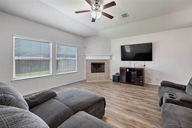 401 Sandhurst Drive, Crowley, TX 76036
