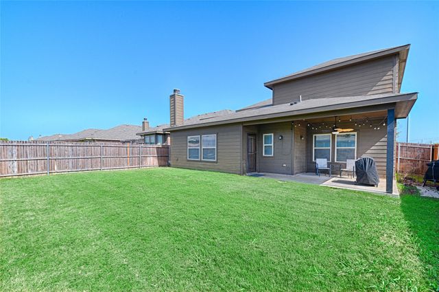 401 Sandhurst Drive, Crowley, TX 76036