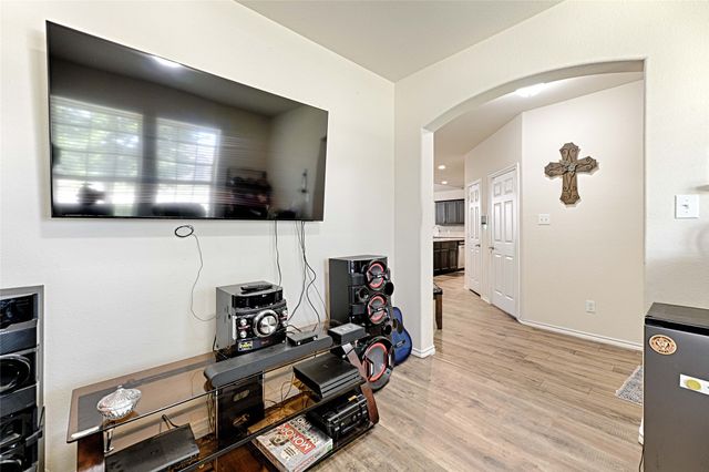 401 Sandhurst Drive, Crowley, TX 76036