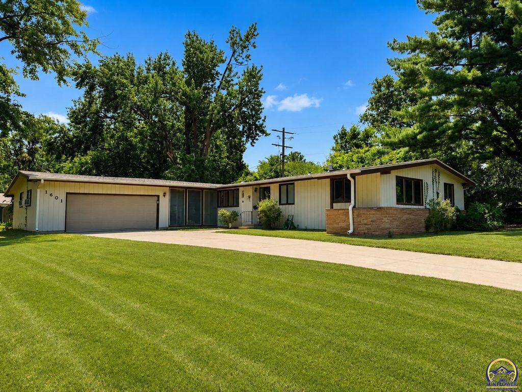 1601 SW 28th TER, Topeka, KS 66611