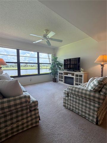 4 Plantation Drive 101, Vero Beach, FL 32966