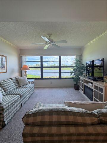 4 Plantation Drive 101, Vero Beach, FL 32966