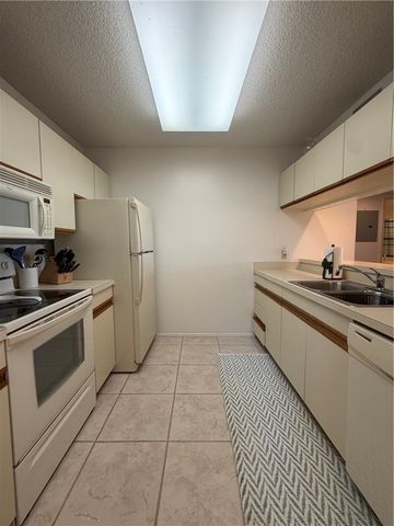 4 Plantation Drive 101, Vero Beach, FL 32966