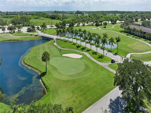 4 Plantation Drive 101, Vero Beach, FL 32966