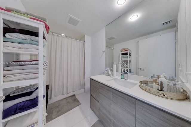 1100 S Miami Ave 2504, Miami, FL 33130