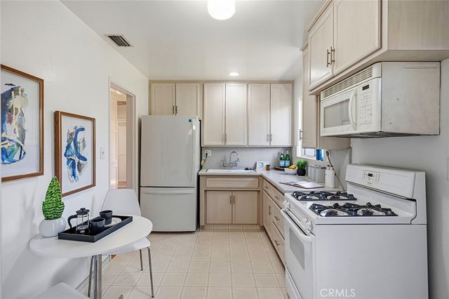 1911 Snowden, Long Beach, CA 90815