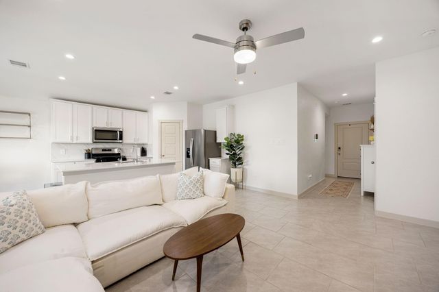 711 Alpine Falls Road, Rosharon, TX 77583