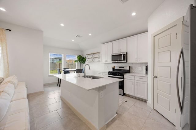 711 Alpine Falls Road, Rosharon, TX 77583