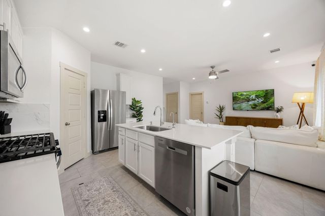 711 Alpine Falls Road, Rosharon, TX 77583