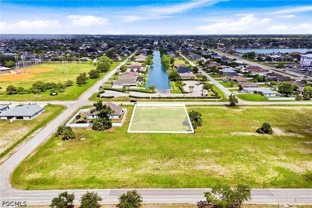 1510 SW 7th CT, Cape Coral, FL 33991