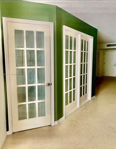 6423 Collins Ave 207, Miami Beach, FL 33141