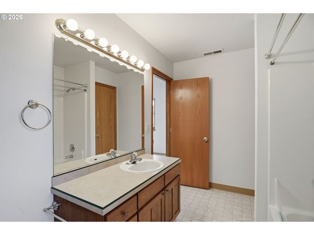 3914 Ne 55TH St, Vancouver, WA 98661