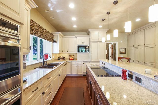 210 Golfview Drive, Saginaw, MI 48638