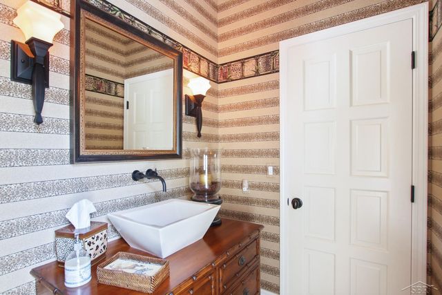 210 Golfview Drive, Saginaw, MI 48638