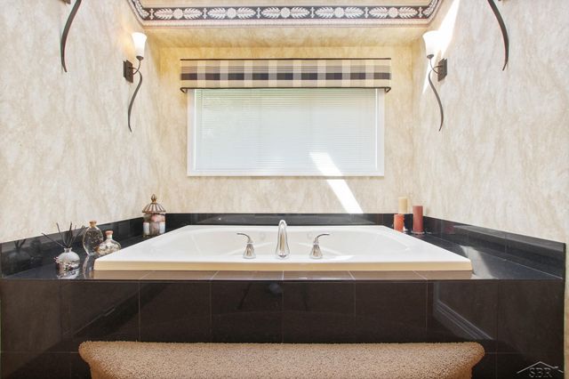 210 Golfview Drive, Saginaw, MI 48638