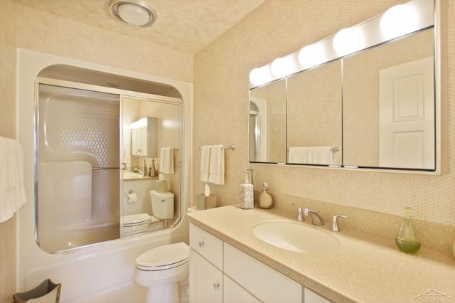 210 Golfview Drive, Saginaw, MI 48638