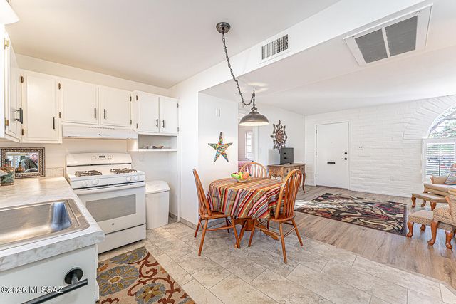 364 S Paseo Lobo Unit C, Green Valley, AZ 85614