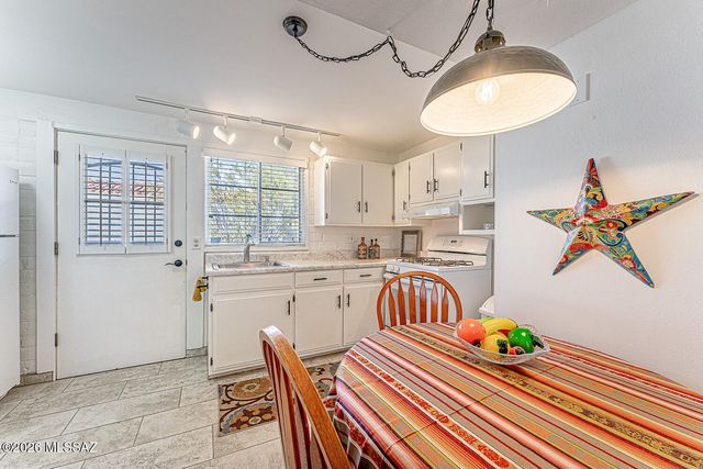 364 S Paseo Lobo Unit C, Green Valley, AZ 85614