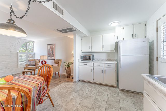 364 S Paseo Lobo Unit C, Green Valley, AZ 85614