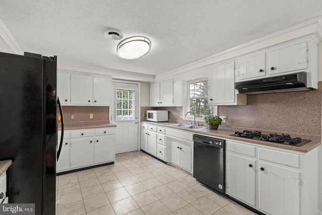 1390 ARLINGTON RD, York, PA 17403