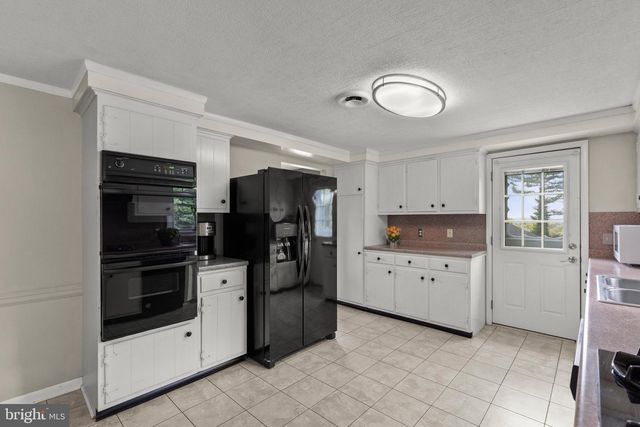 1390 ARLINGTON RD, York, PA 17403