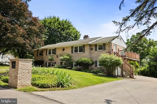 1390 ARLINGTON RD, York, PA 17403