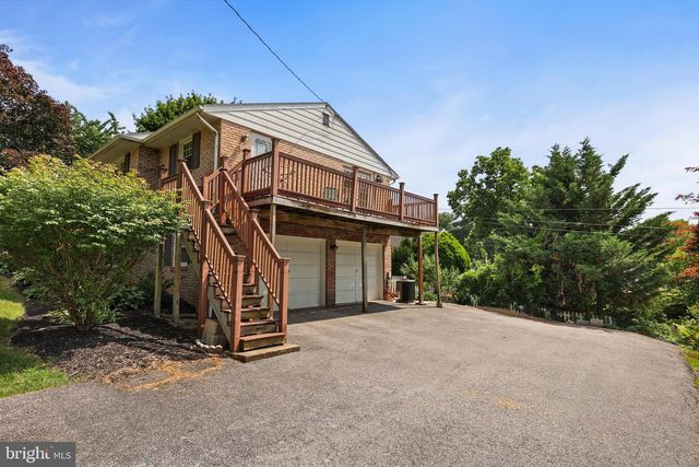 1390 ARLINGTON RD, York, PA 17403