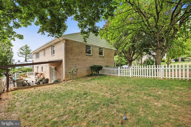 1390 ARLINGTON RD, York, PA 17403